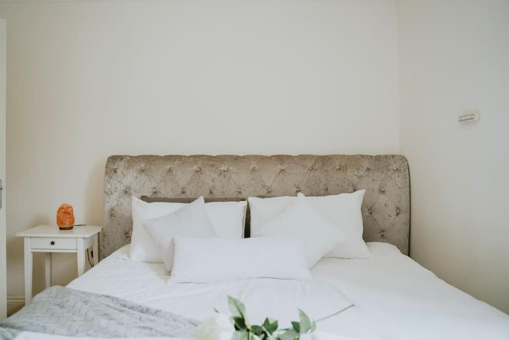 Linen Cottage- Parking, Leds, 4k Tvs, 5g Wifi And More! Holiday home Bath