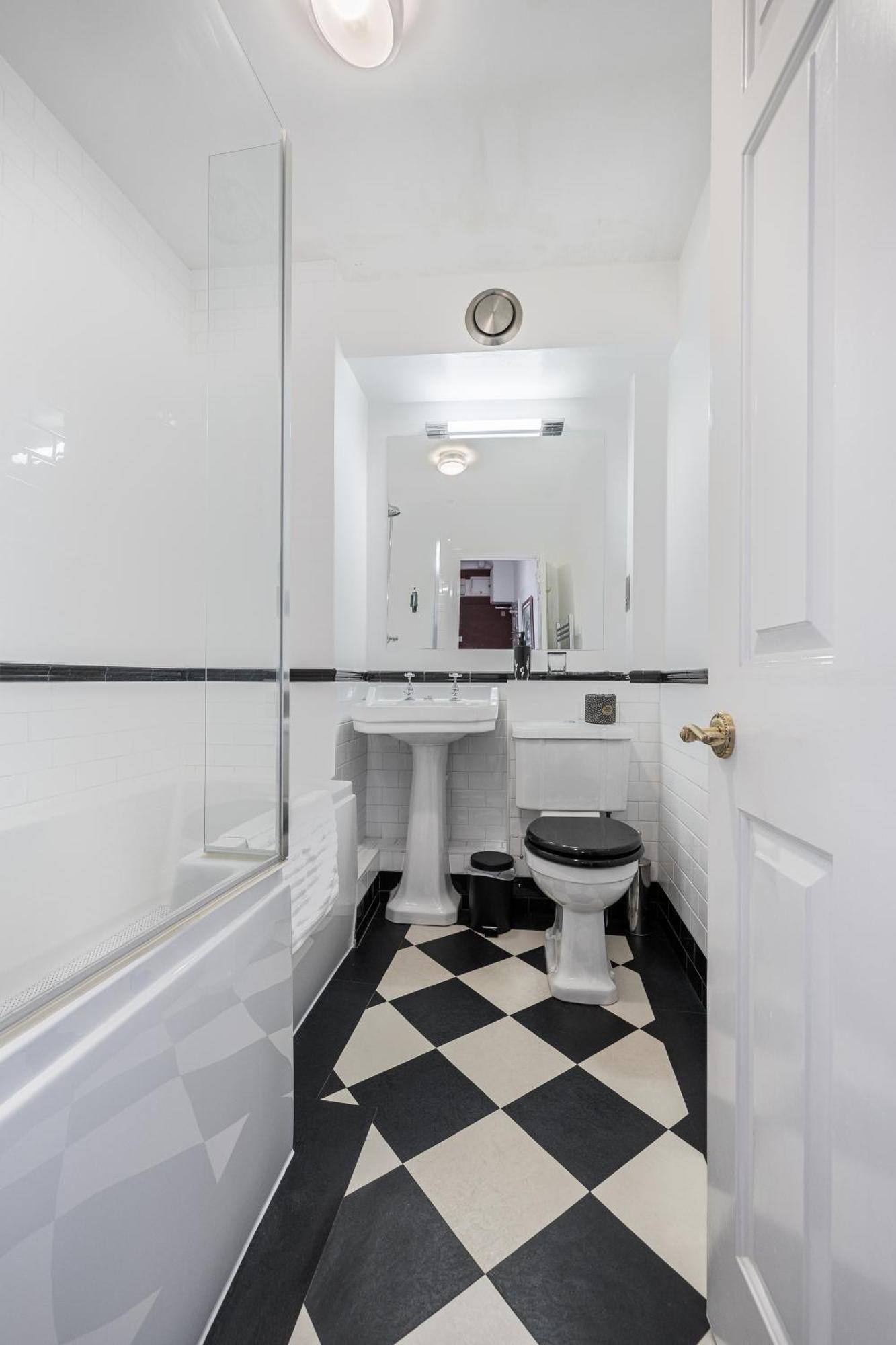 Crescent Apartment Bath