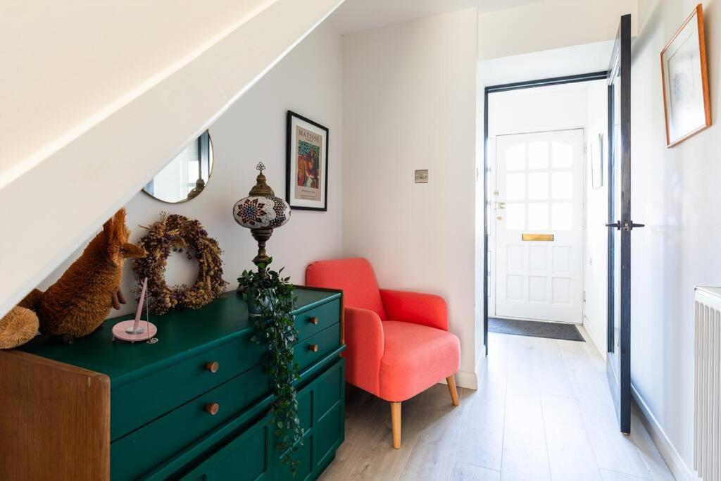 Premium House W Parking - Walk Everywhere * Bath
