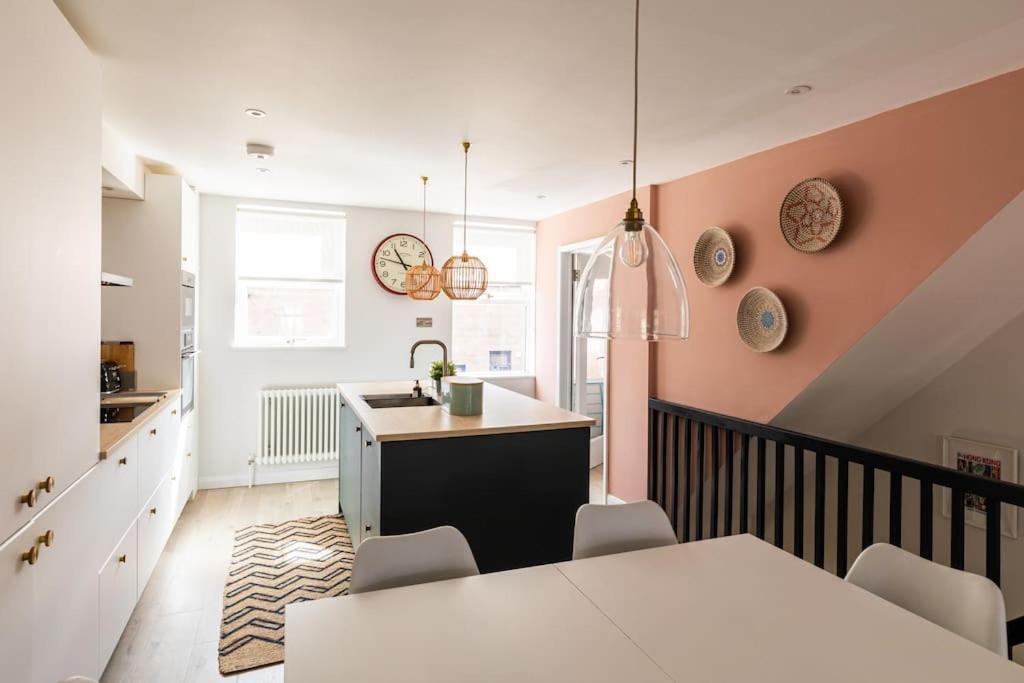 Premium House W Parking - Walk Everywhere Holiday home *