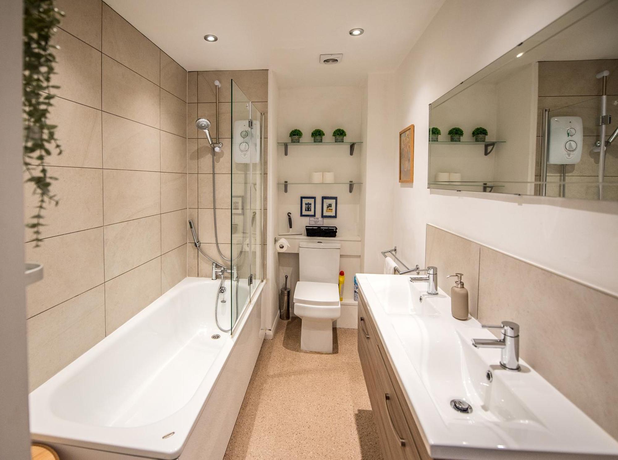 Grosvenor Pad - Lovely 2-bed Flat - Free On Street Parking Apartment *