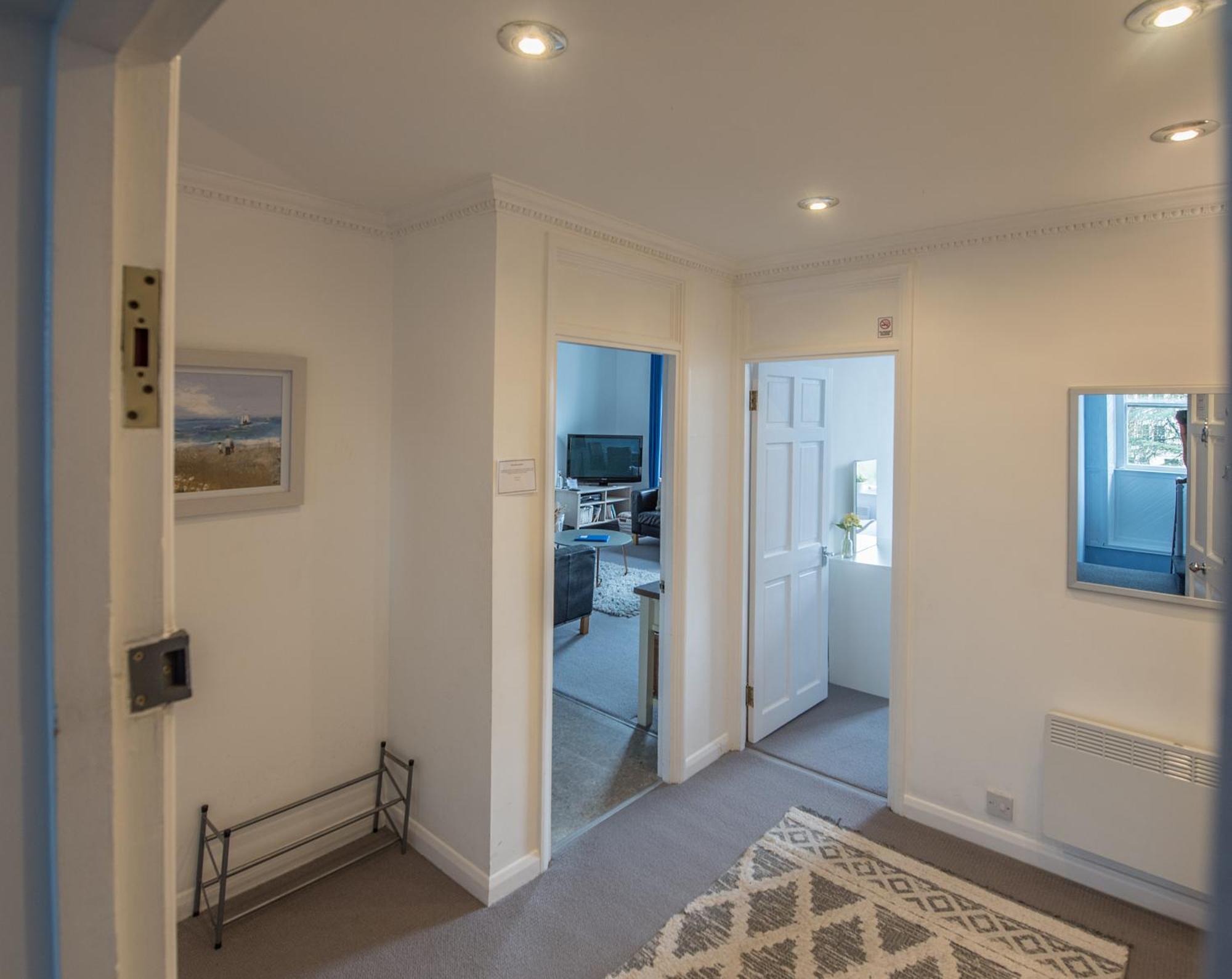 Grosvenor Pad - Lovely 2-bed Flat - Free On Street Parking Apartment *