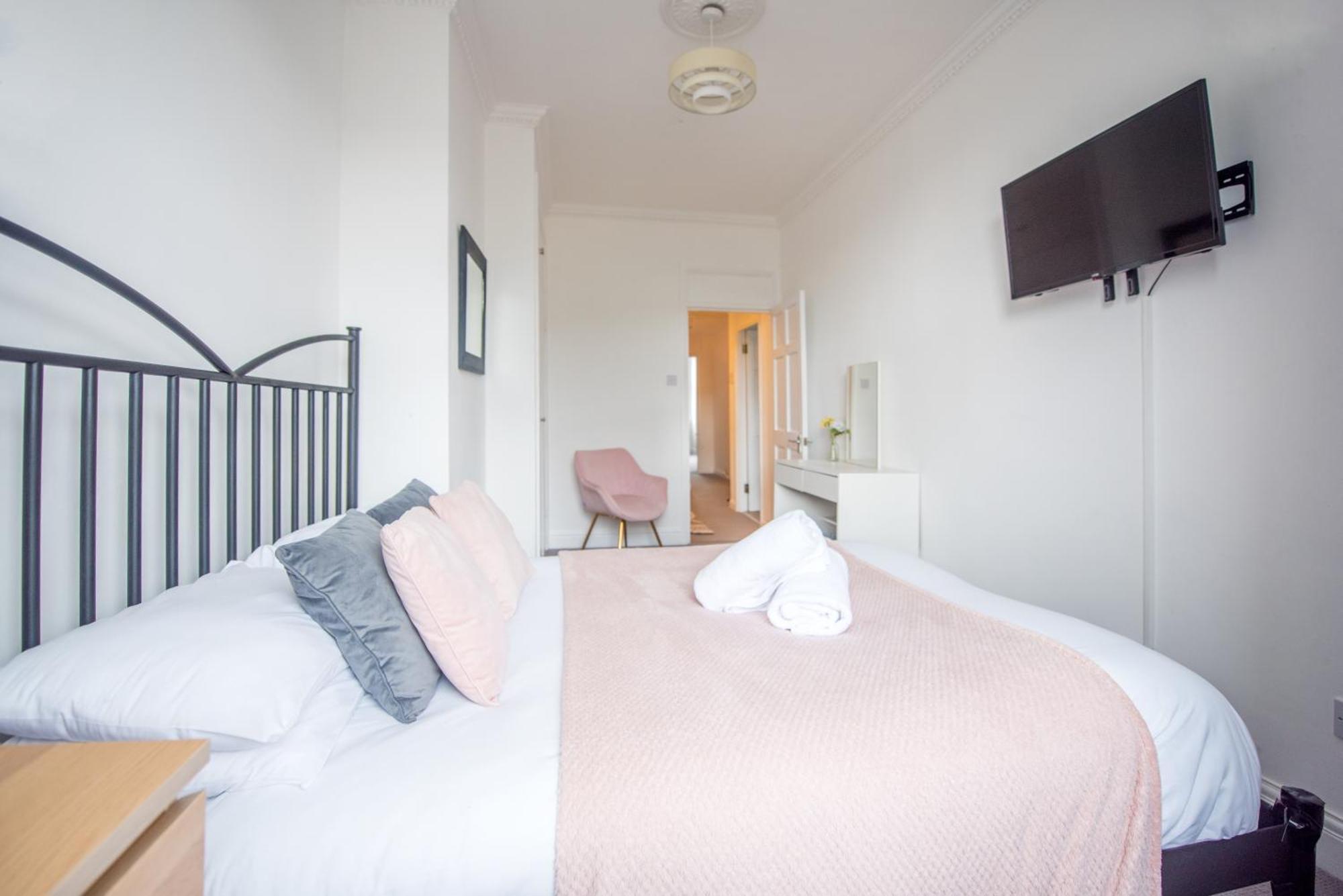 Grosvenor Pad - Lovely 2-bed Flat - Free On Street Parking Apartment Bath