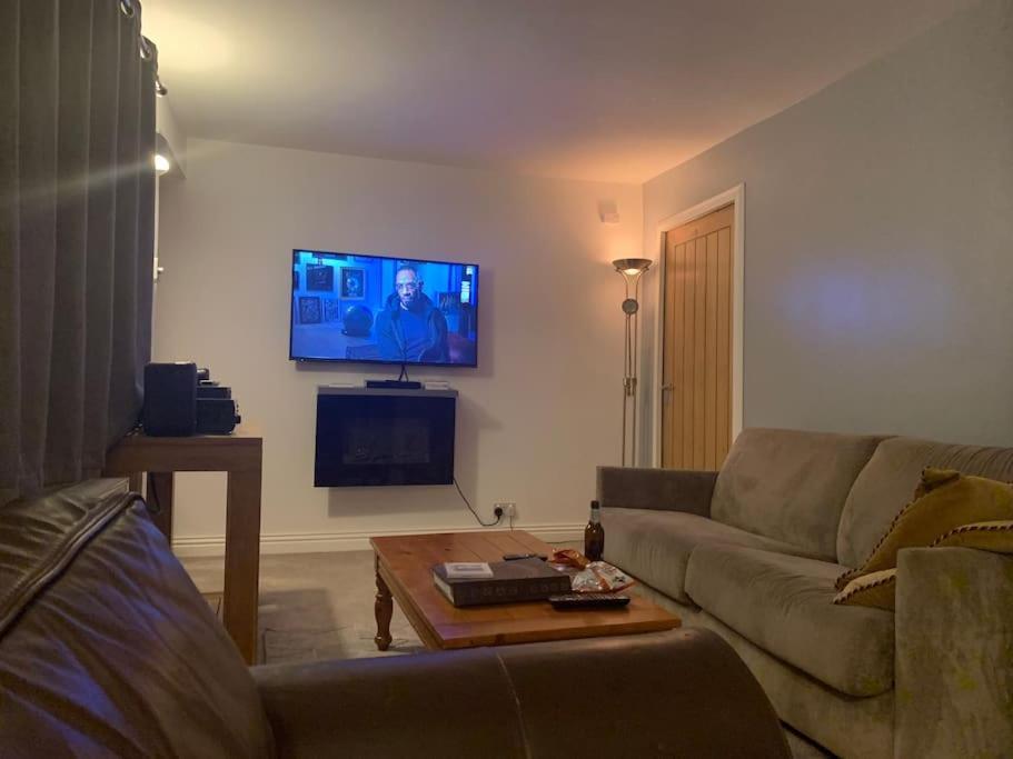 Entire With 2 Car Parking.stunning Views * Bath