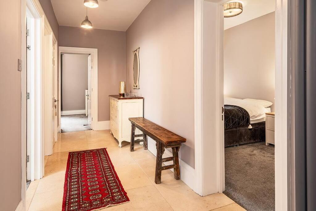 Beautiful Basement Apartment *