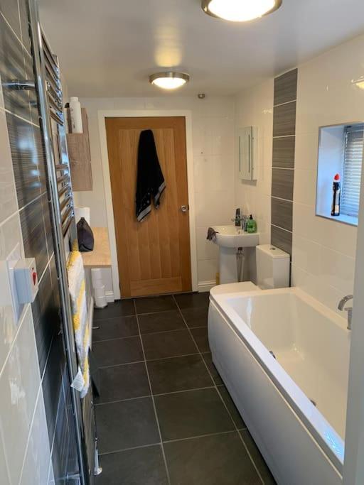 Entire With 2 Car Parking.stunning Views Bath