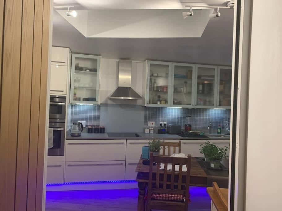 Entire With 2 Car Parking.stunning Views *