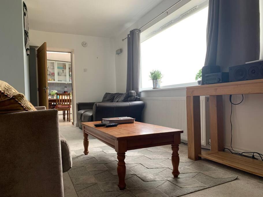 Entire With 2 Car Parking.stunning Views