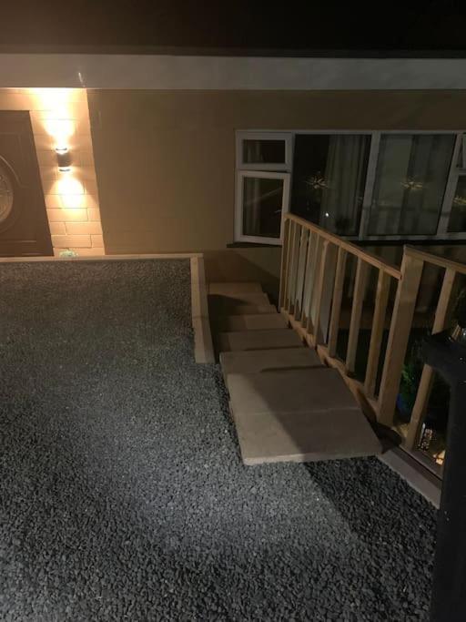 Entire With 2 Car Parking.stunning Views Holiday home *