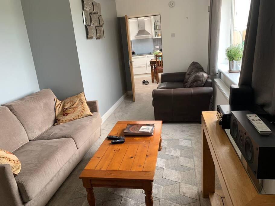 Entire With 2 Car Parking.stunning Views Holiday home Bath