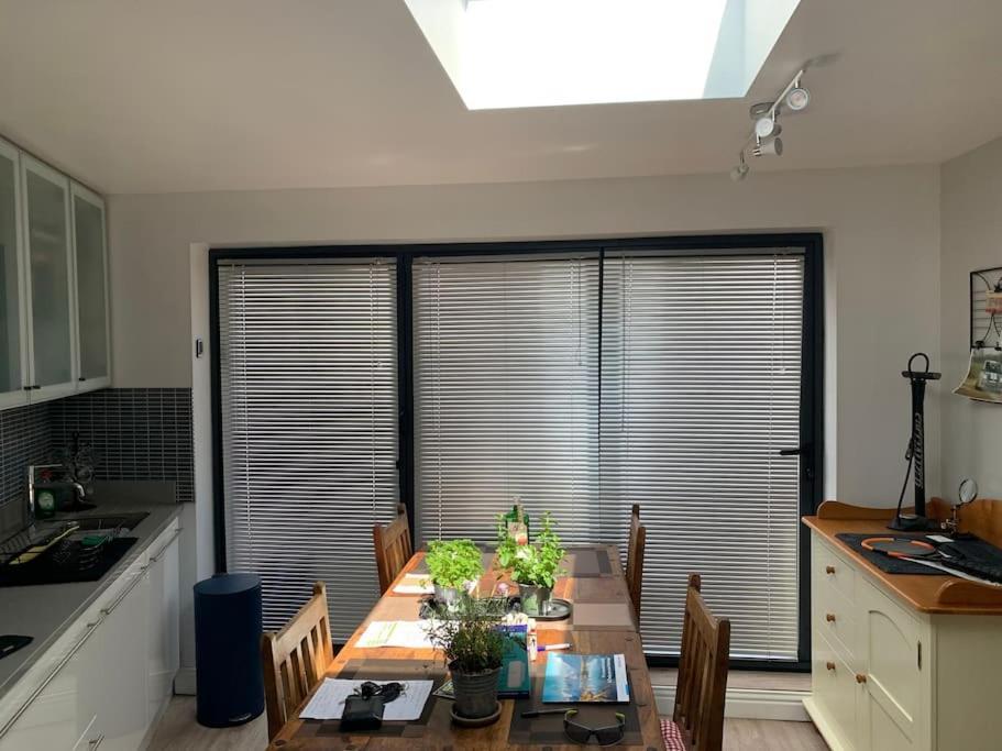 Entire With 2 Car Parking.stunning Views