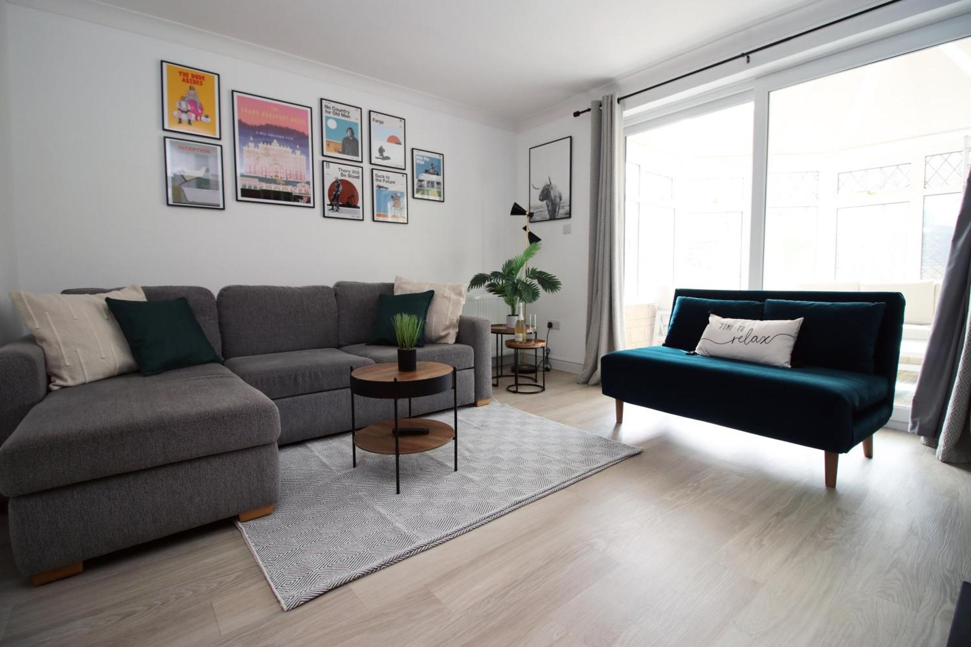 Stylish In With Driveway Parking, 10min From Bath