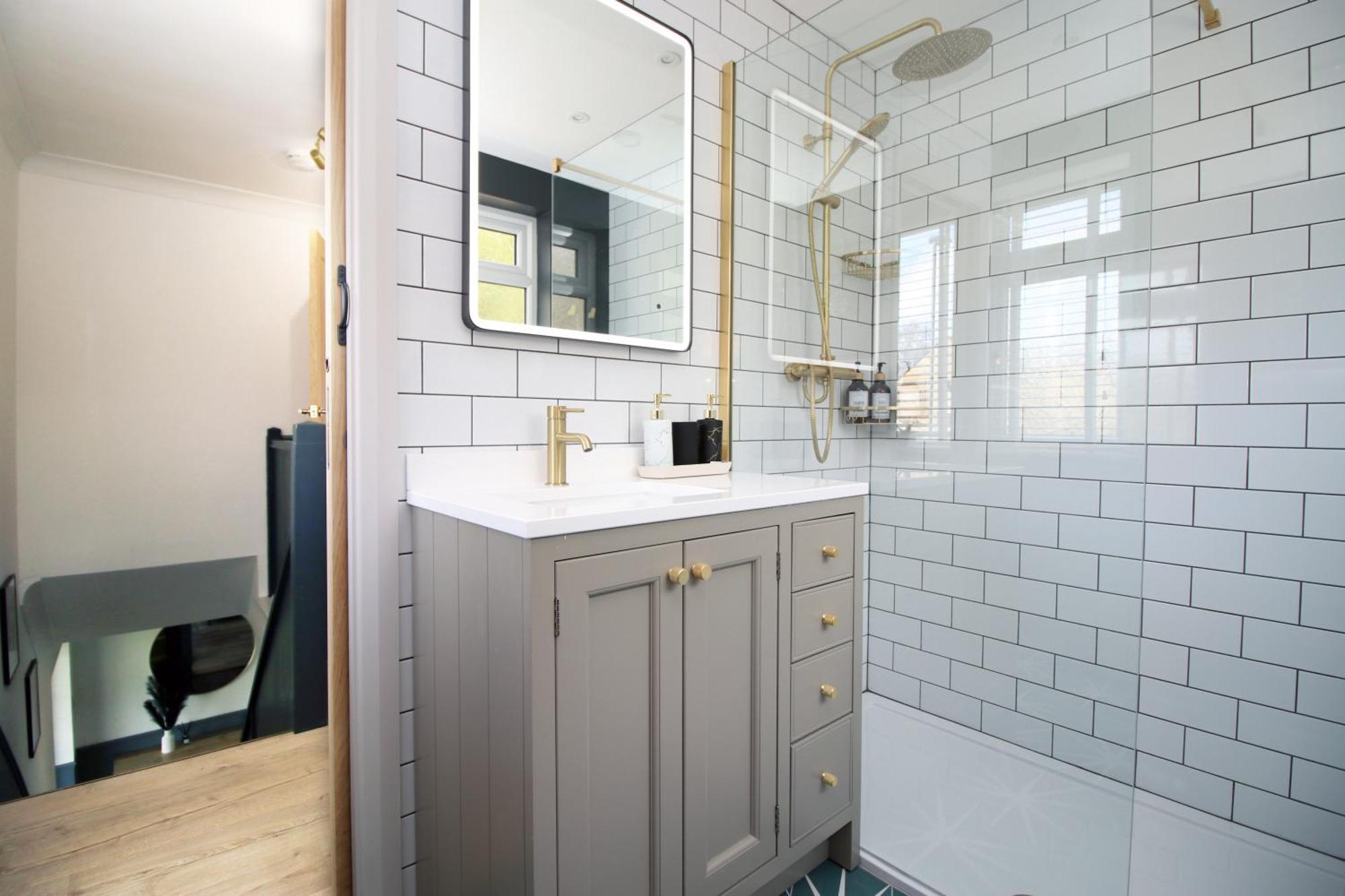 Stylish In With Driveway Parking, 10min From Holiday home Bath
