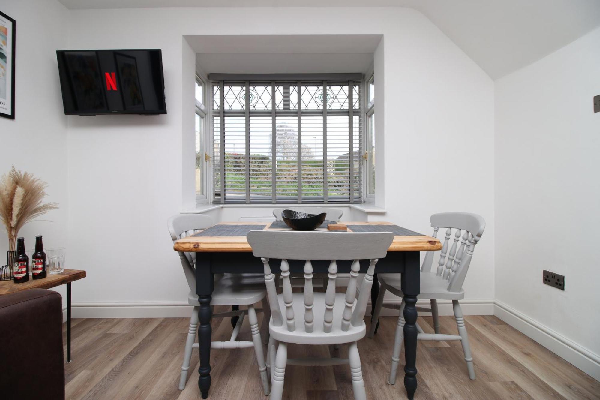 Holiday home Stylish In With Driveway Parking, 10min From *