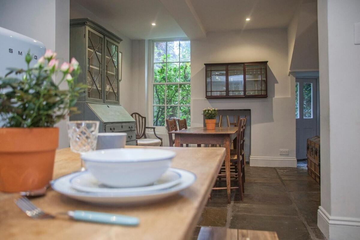 The Georgian Townhouse @ Pierrepont Place Apartment *