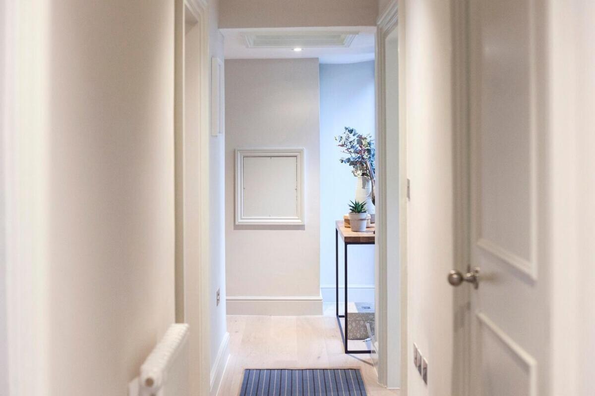 Apartment Stylish Wood Street