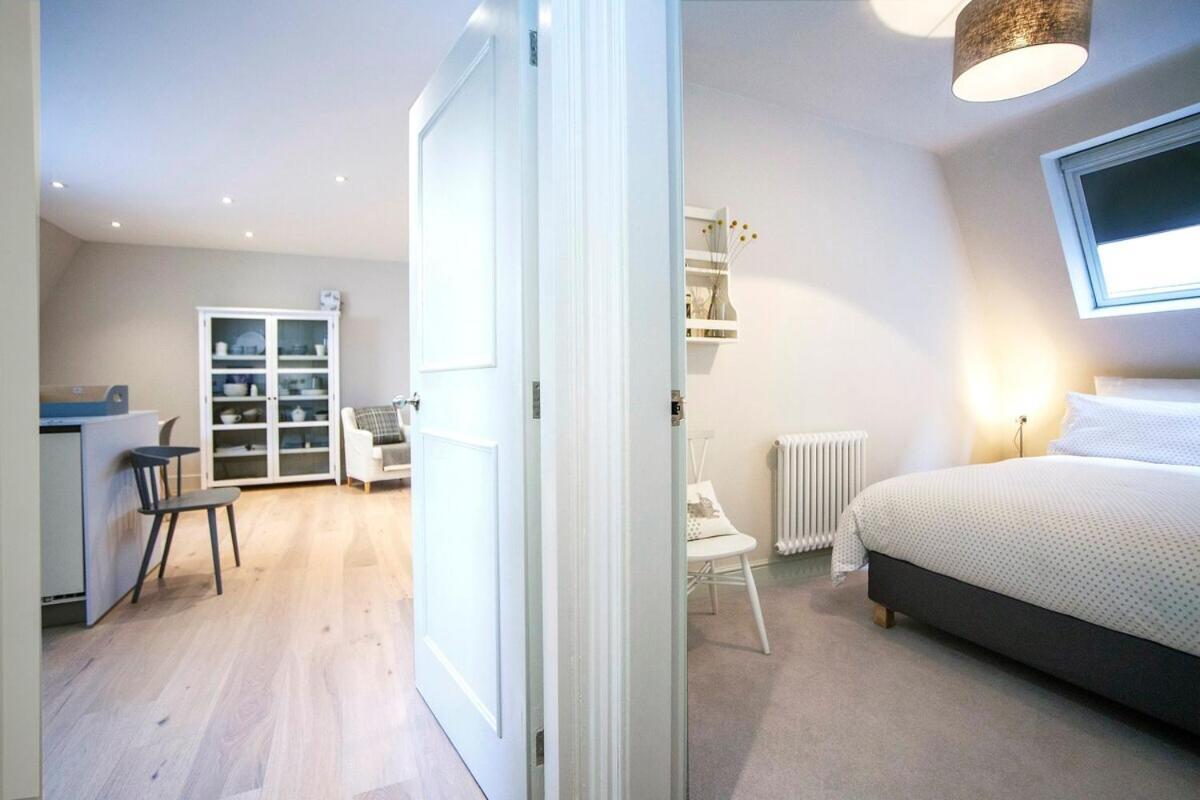 Stylish Wood Street Apartment Bath