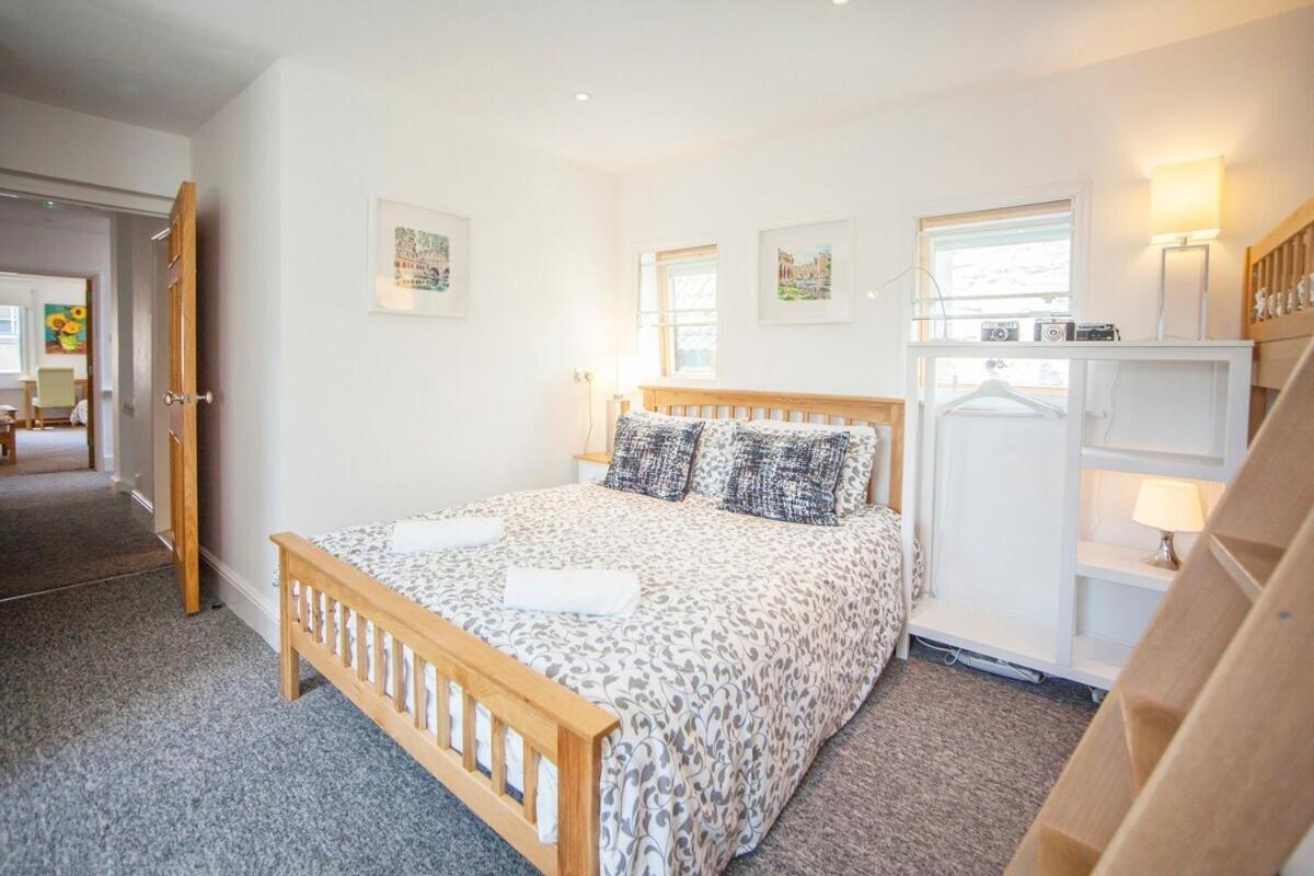 The Roof Terrace Maisonette - Centre Apartment *