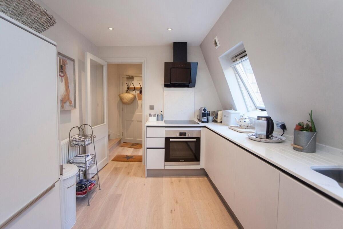 Elegant Georgian Maisonette - *