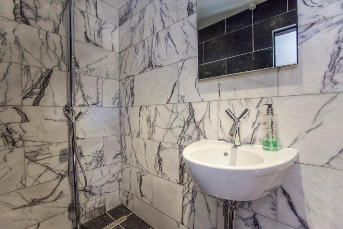 ※ Relaxing Home- Parking & Gorgeous Gardens Bath