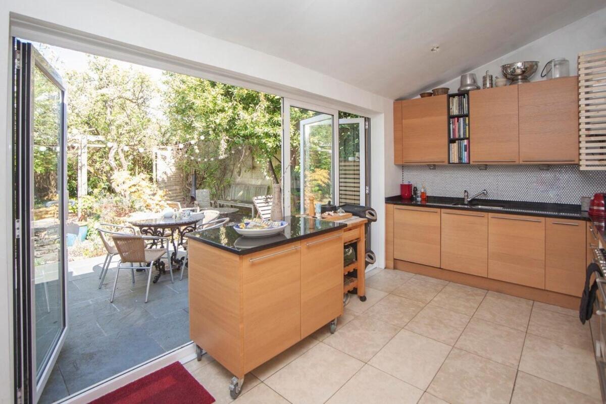 ※ Relaxing Home- Parking & Gorgeous Gardens Bath