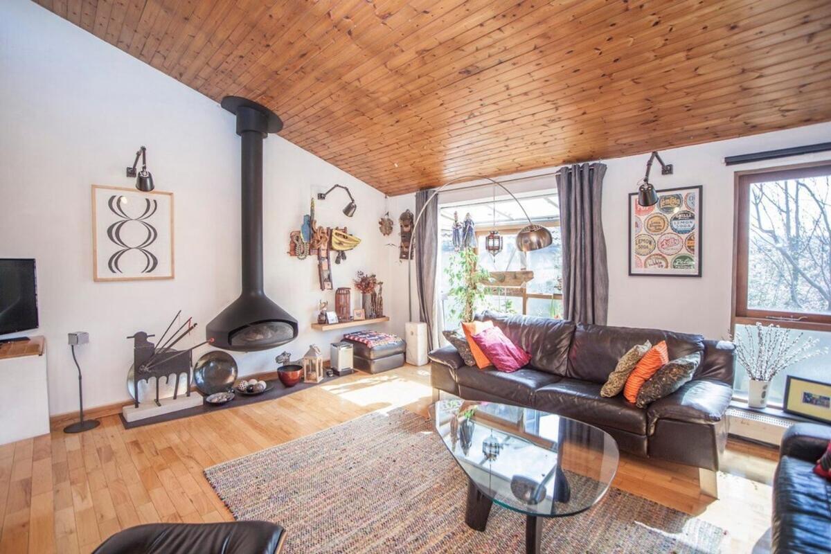※ Relaxing Home- Parking & Gorgeous Gardens Holiday home
