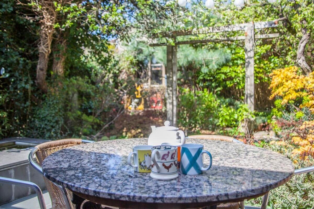 ※ Relaxing Home- Parking & Gorgeous Gardens Holiday home *