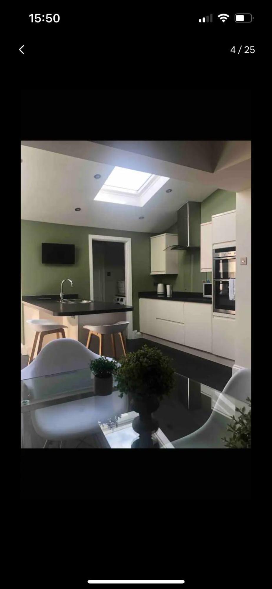 Spacious*close To City*parking*dogs Allowed Holiday home *
