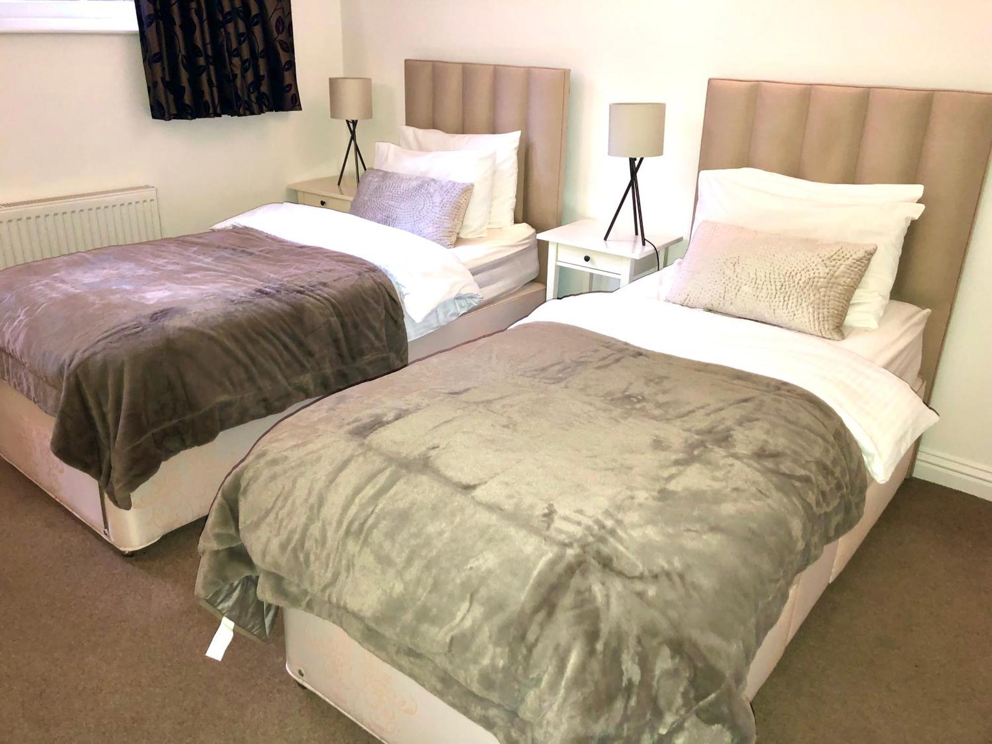Superbly Located 2 Bedroom Luxury Bath