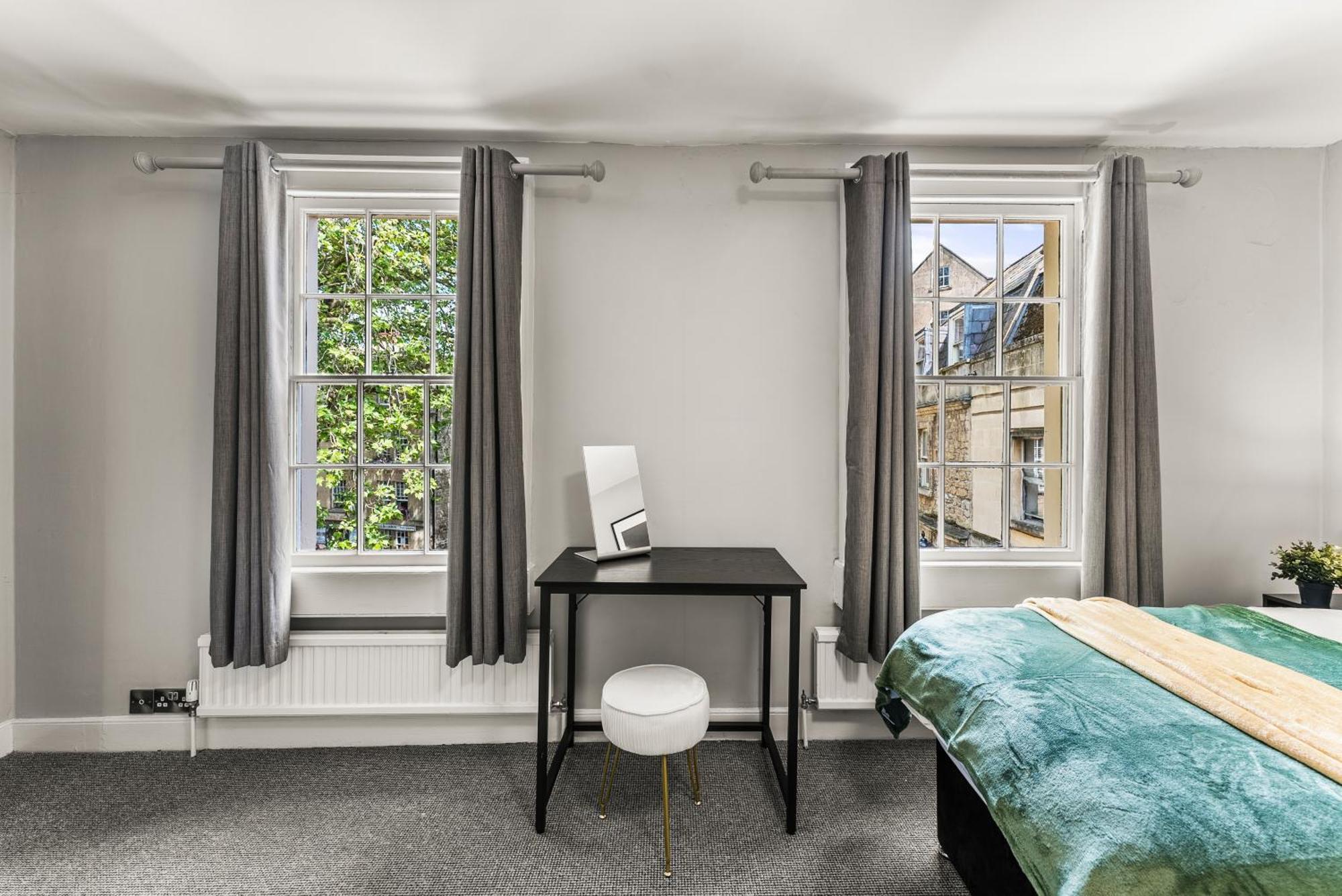 Modern In The Heart Of Apartment Bath