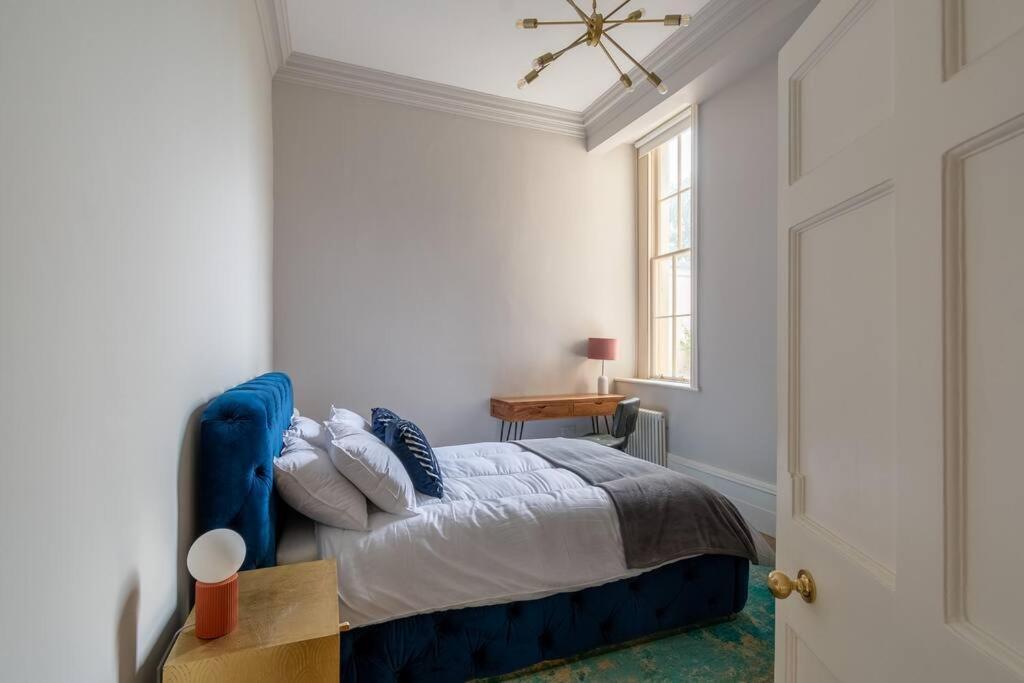 Russell House Bath