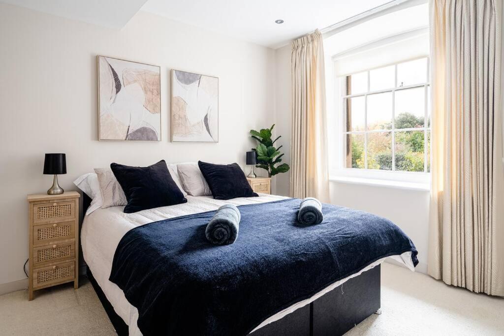 Stunning 2 Bedroom In Converted Chapel Holiday home Bath