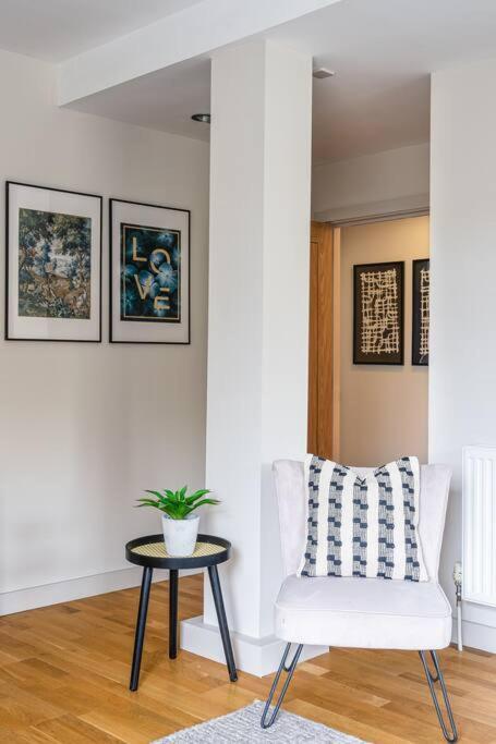 Stunning 2 Bedroom In Converted Chapel Bath
