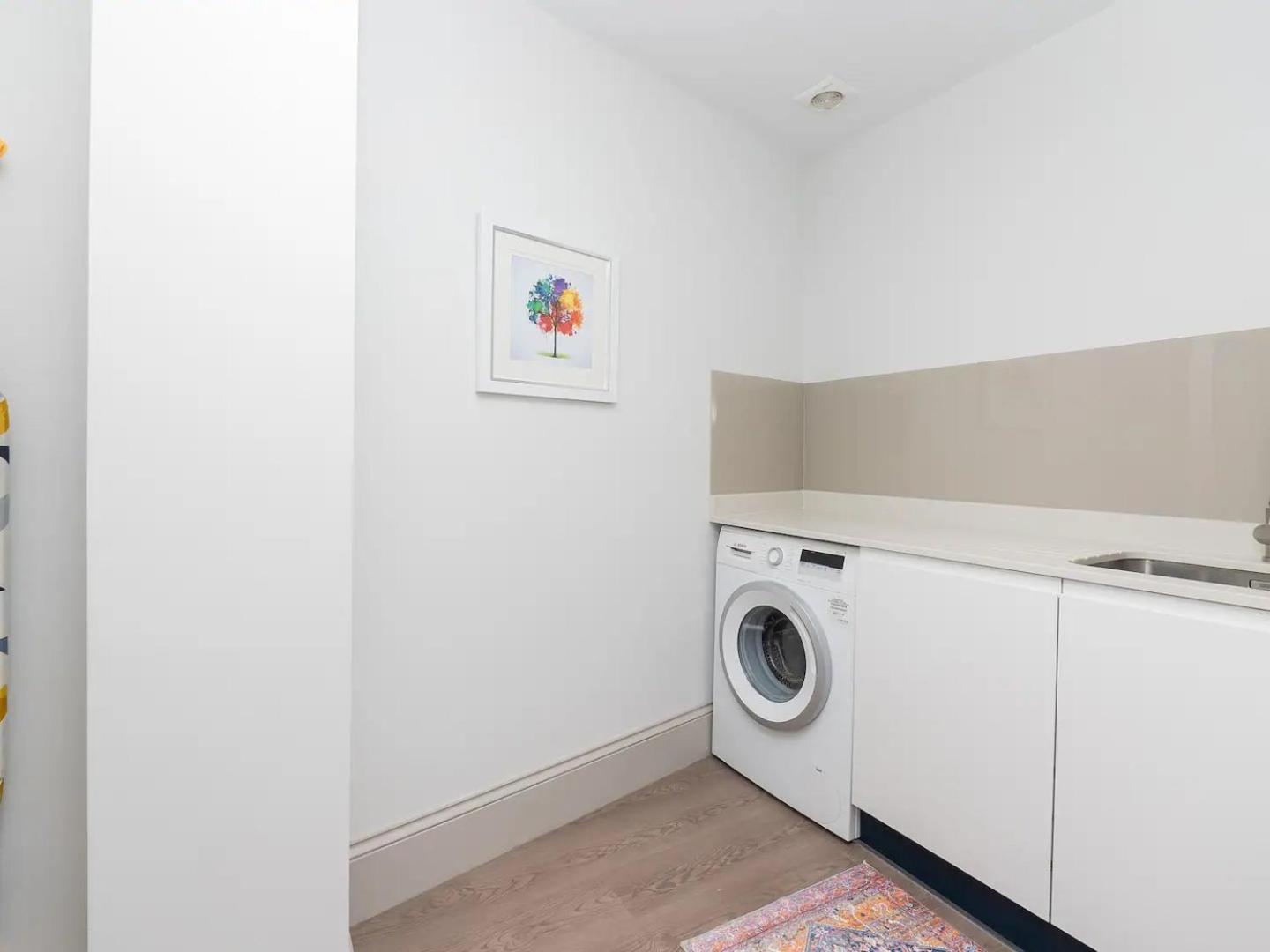 Pass The Keys Stylish 2-bed In The Heart Of Bath. *