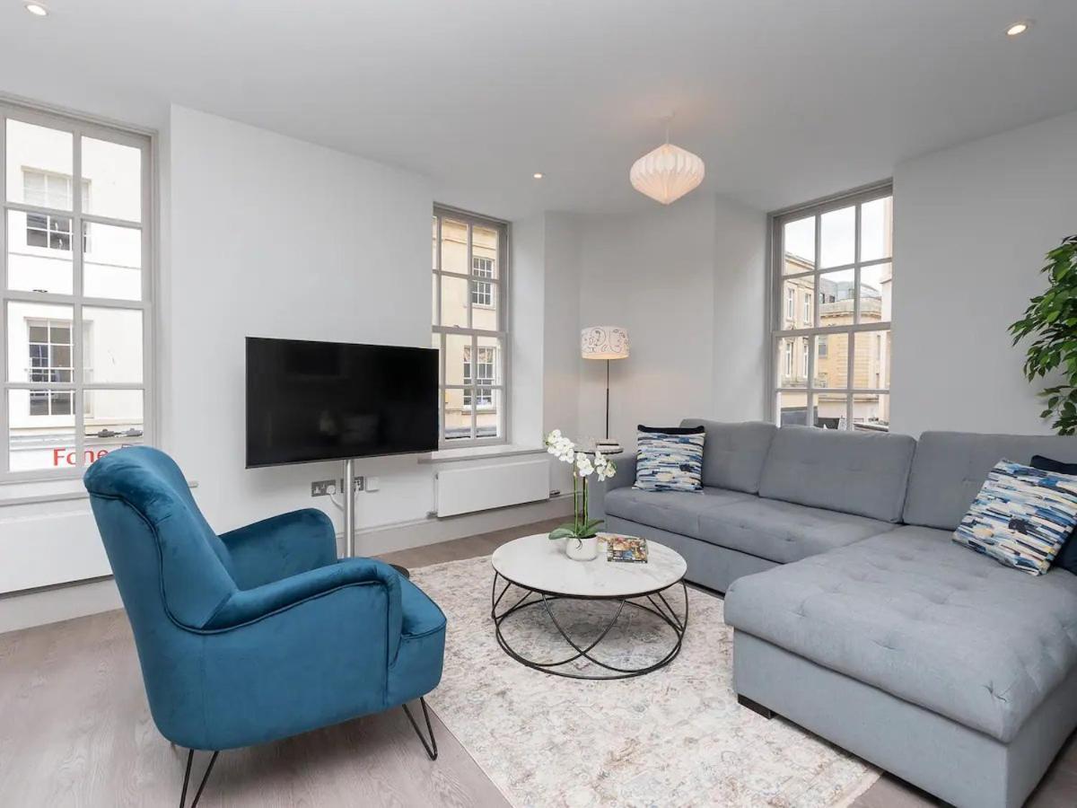 Pass The Keys Stylish 2-bed In The Heart Of Bath.