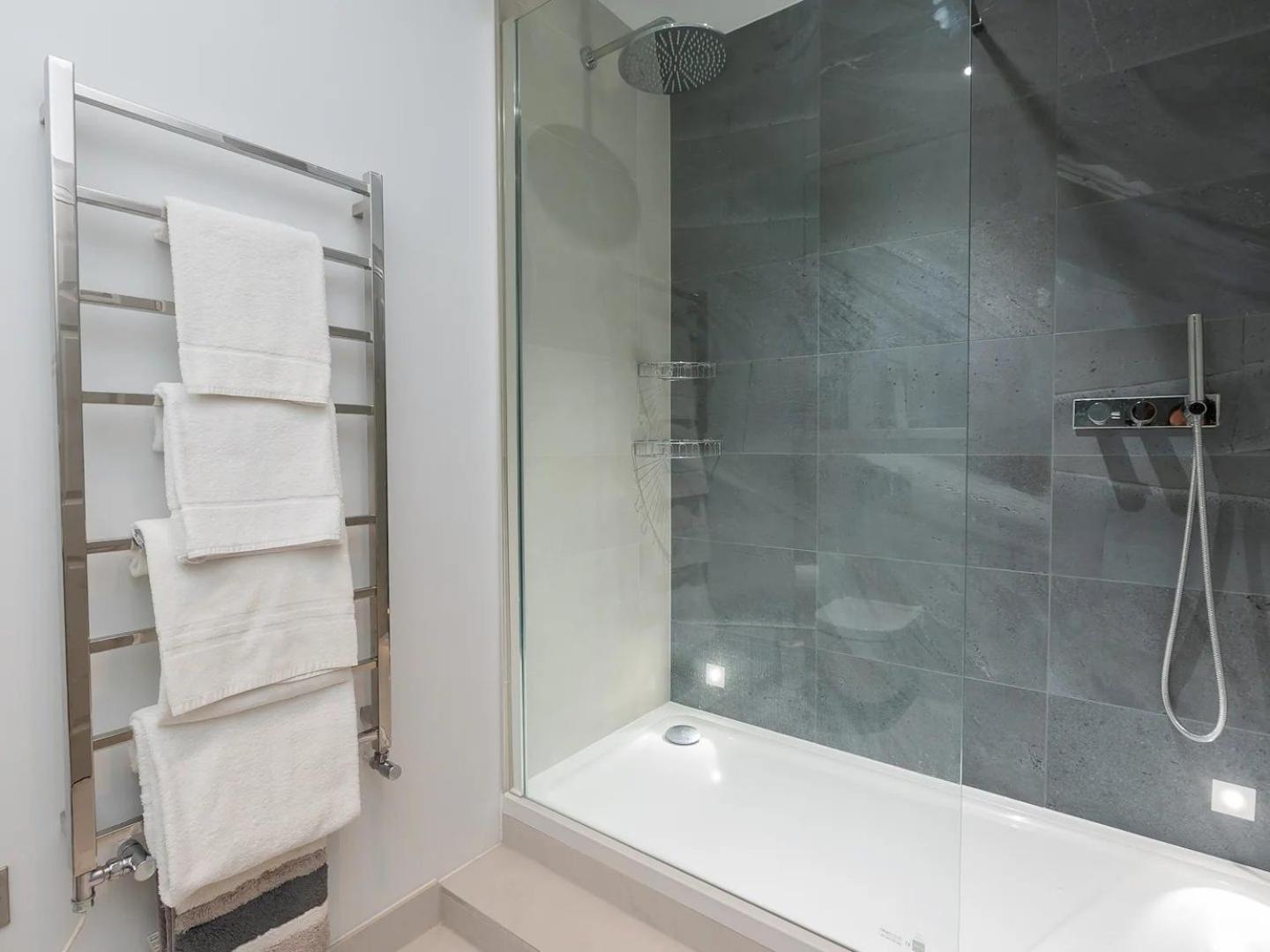 Pass The Keys Stylish 2-bed In The Heart Of Bath. Apartment