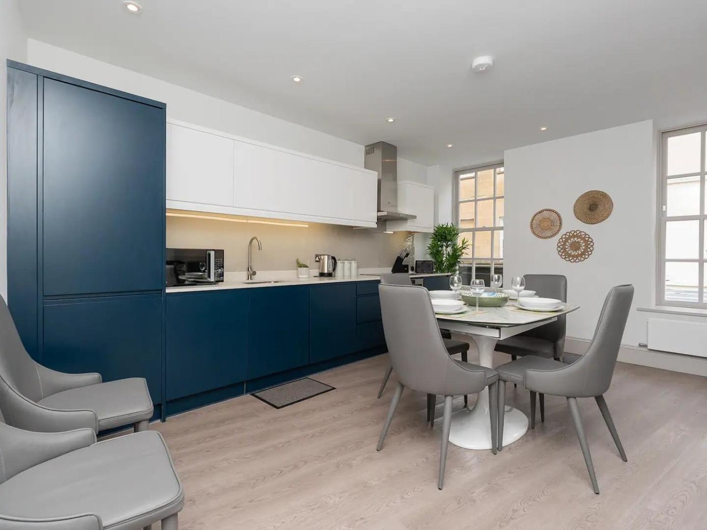 Pass The Keys Stylish 2-bed In The Heart Of Bath. * Bath
