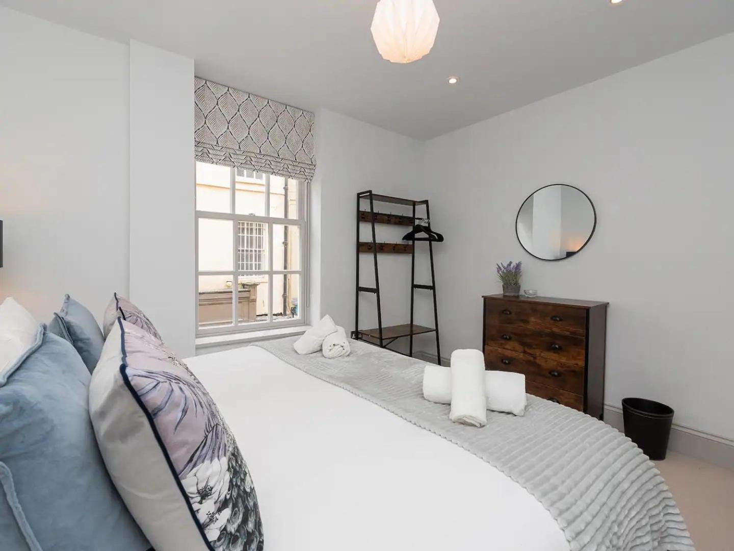 Pass The Keys Stylish 2-bed In The Heart Of Bath. Apartment *