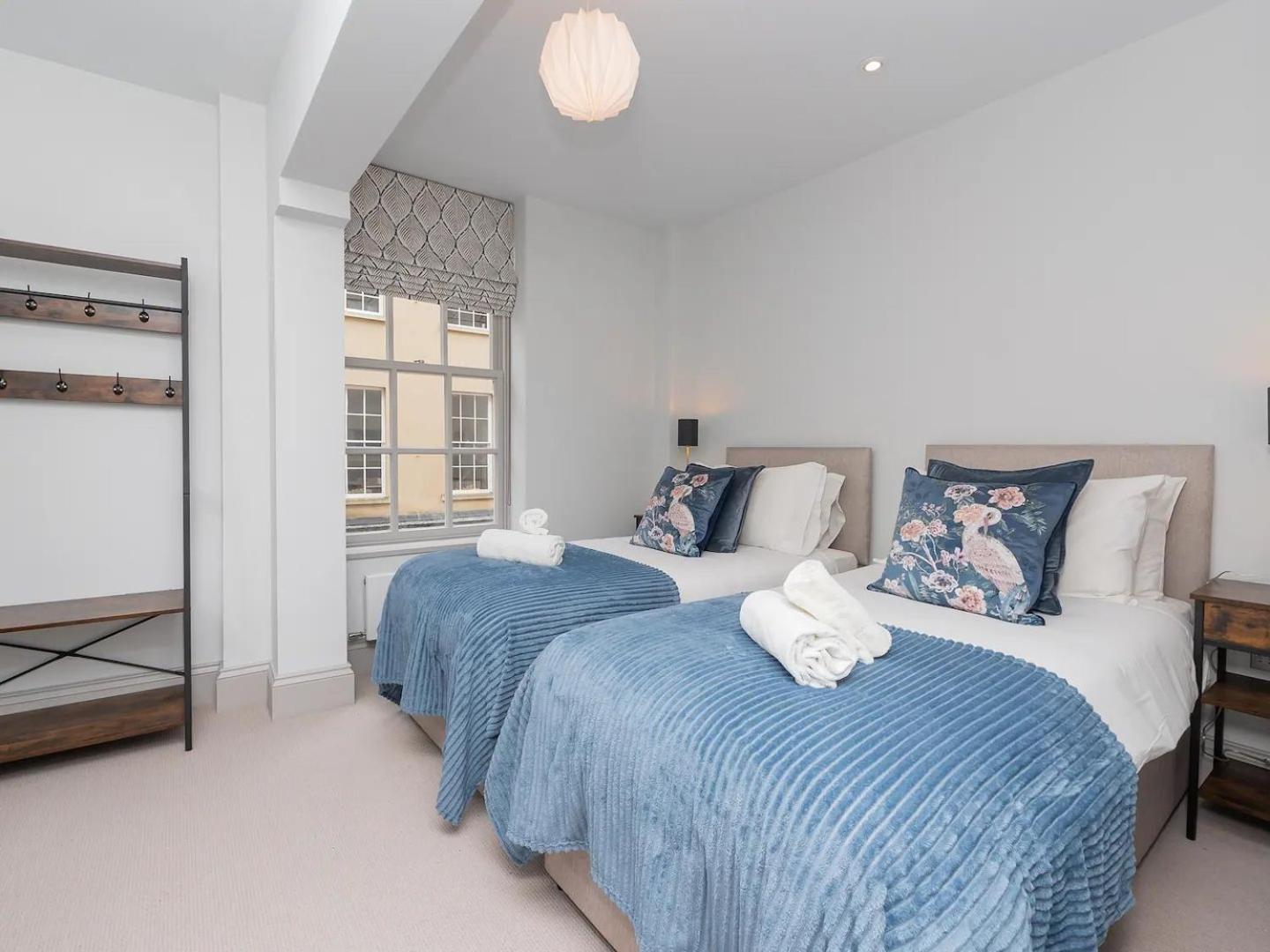 Pass The Keys Stylish 2-bed In The Heart Of Bath. Apartment