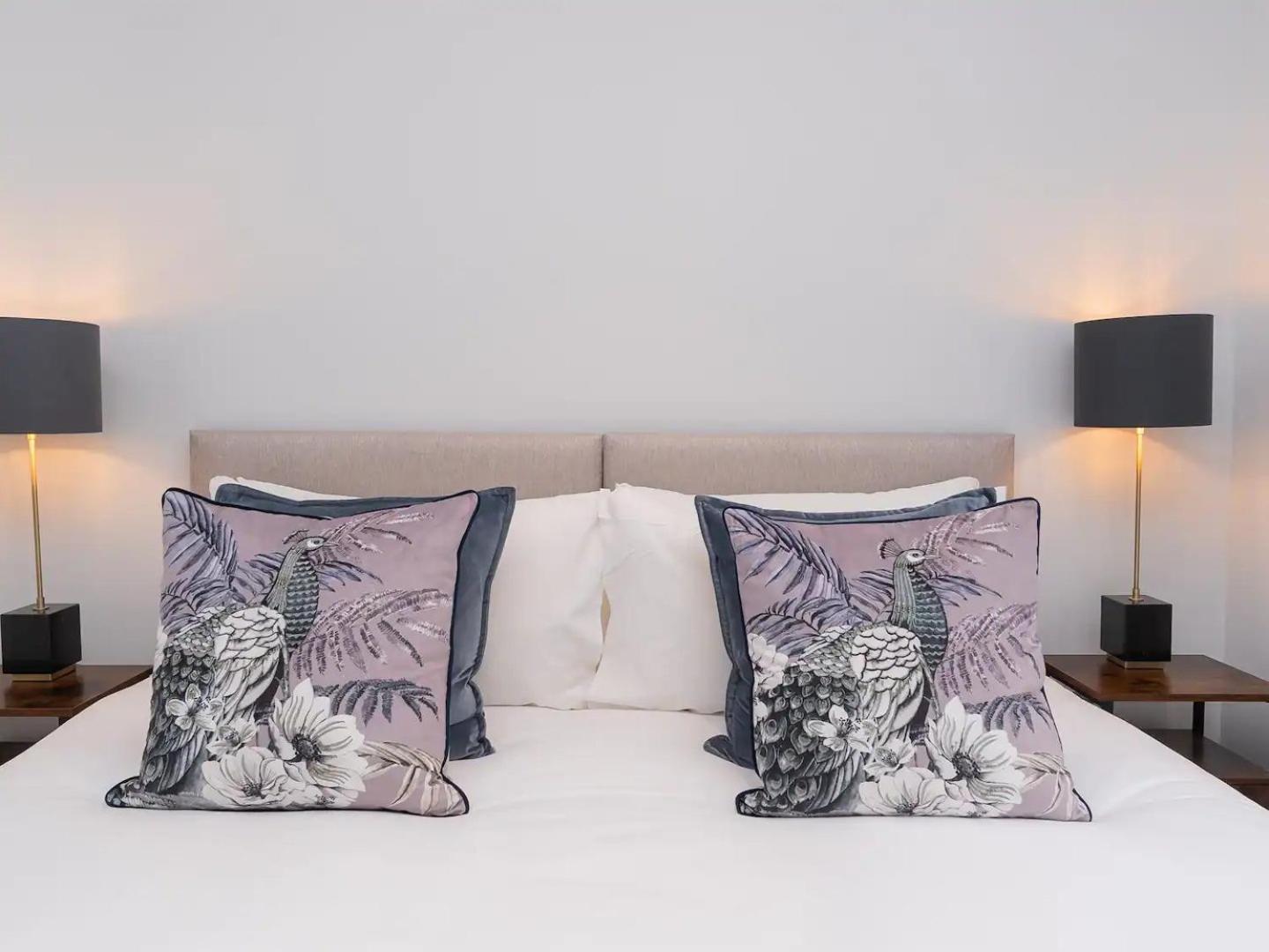 Pass The Keys Stylish 2-bed In The Heart Of Bath.