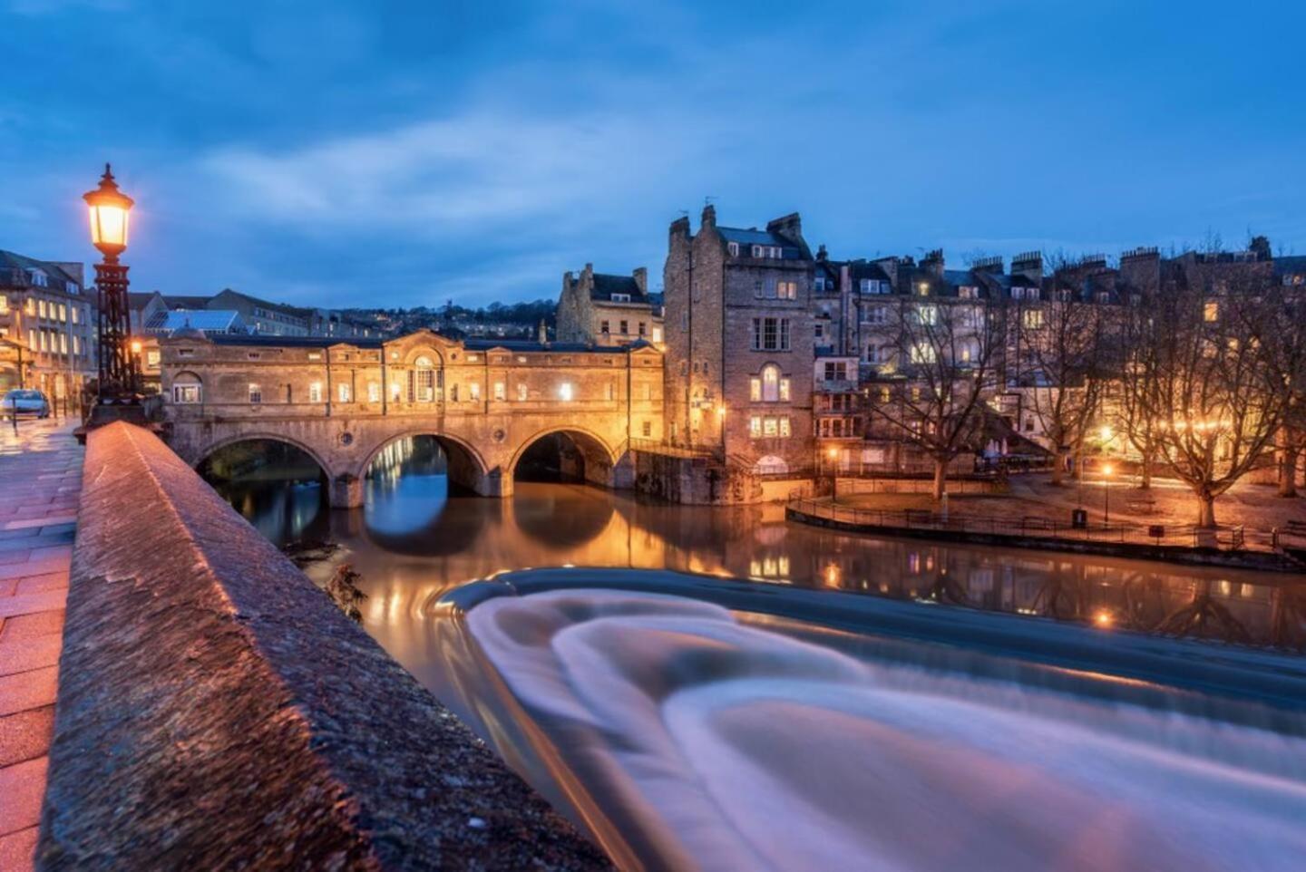 Pass The Keys Stylish 2-bed In The Heart Of Bath. *