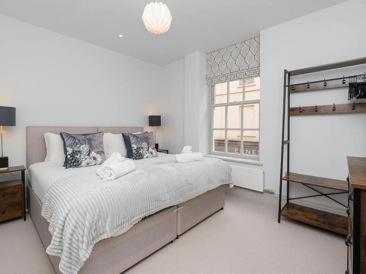 Pass The Keys Stylish 2-bed In The Heart Of Bath. Bath