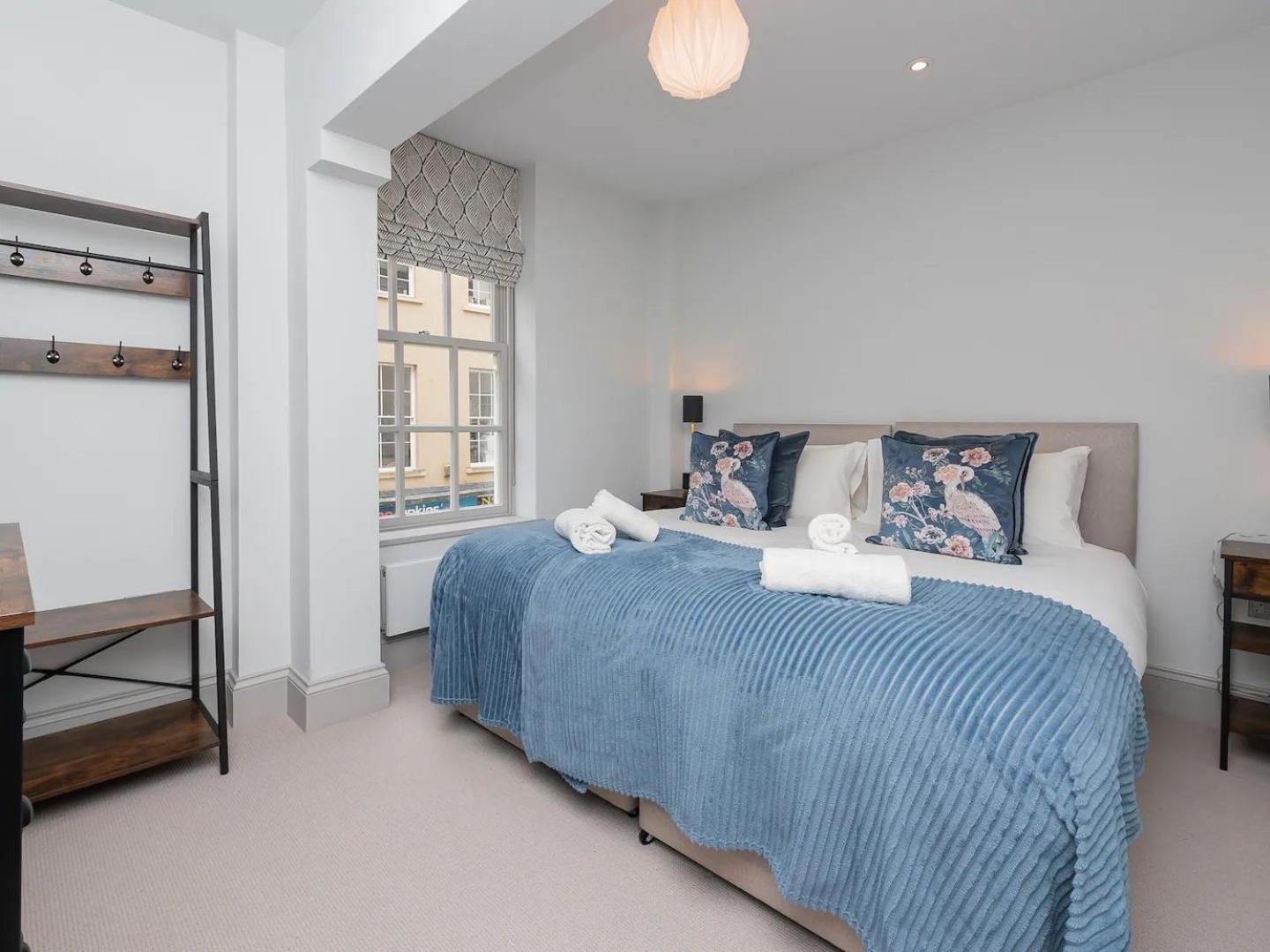 Pass The Keys Stylish 2-bed In The Heart Of Bath. Apartment