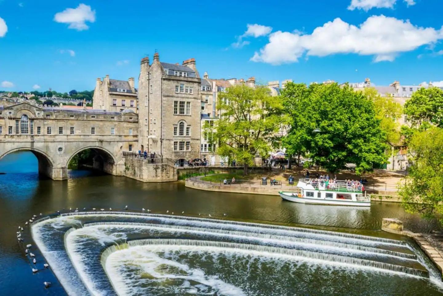 Pass The Keys Stylish 2-bed In The Heart Of Bath. Bath