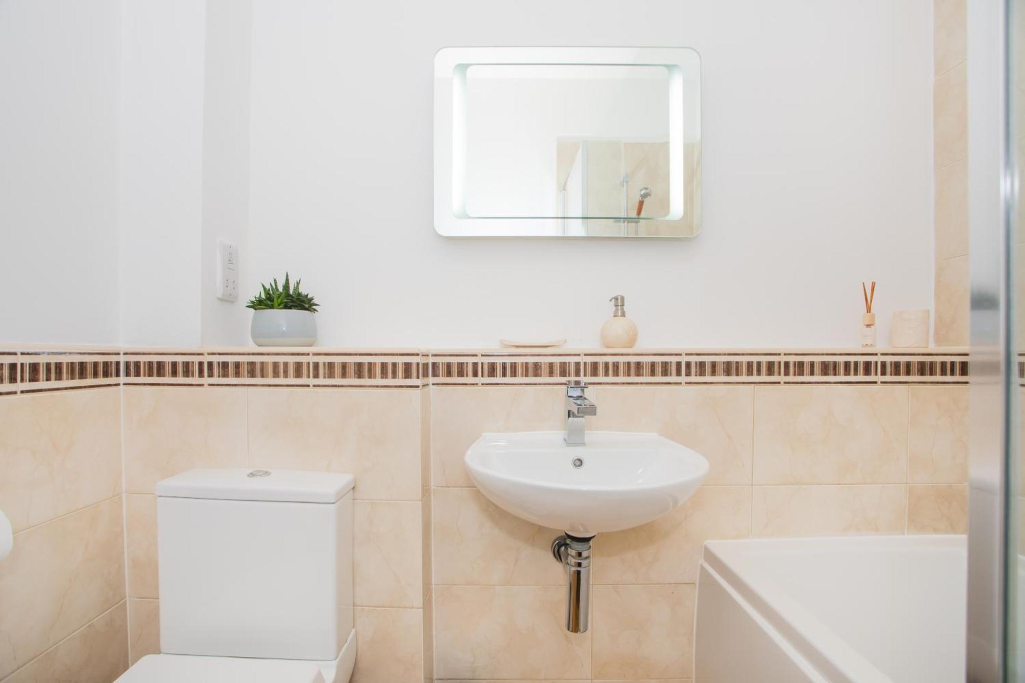 Newbridge Road, One Bedroom * Bath