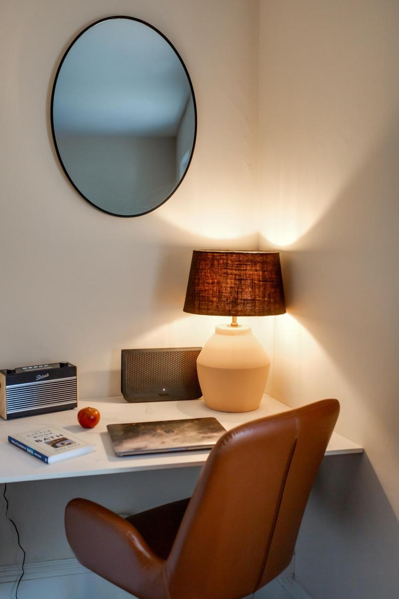 London Street Apartment *