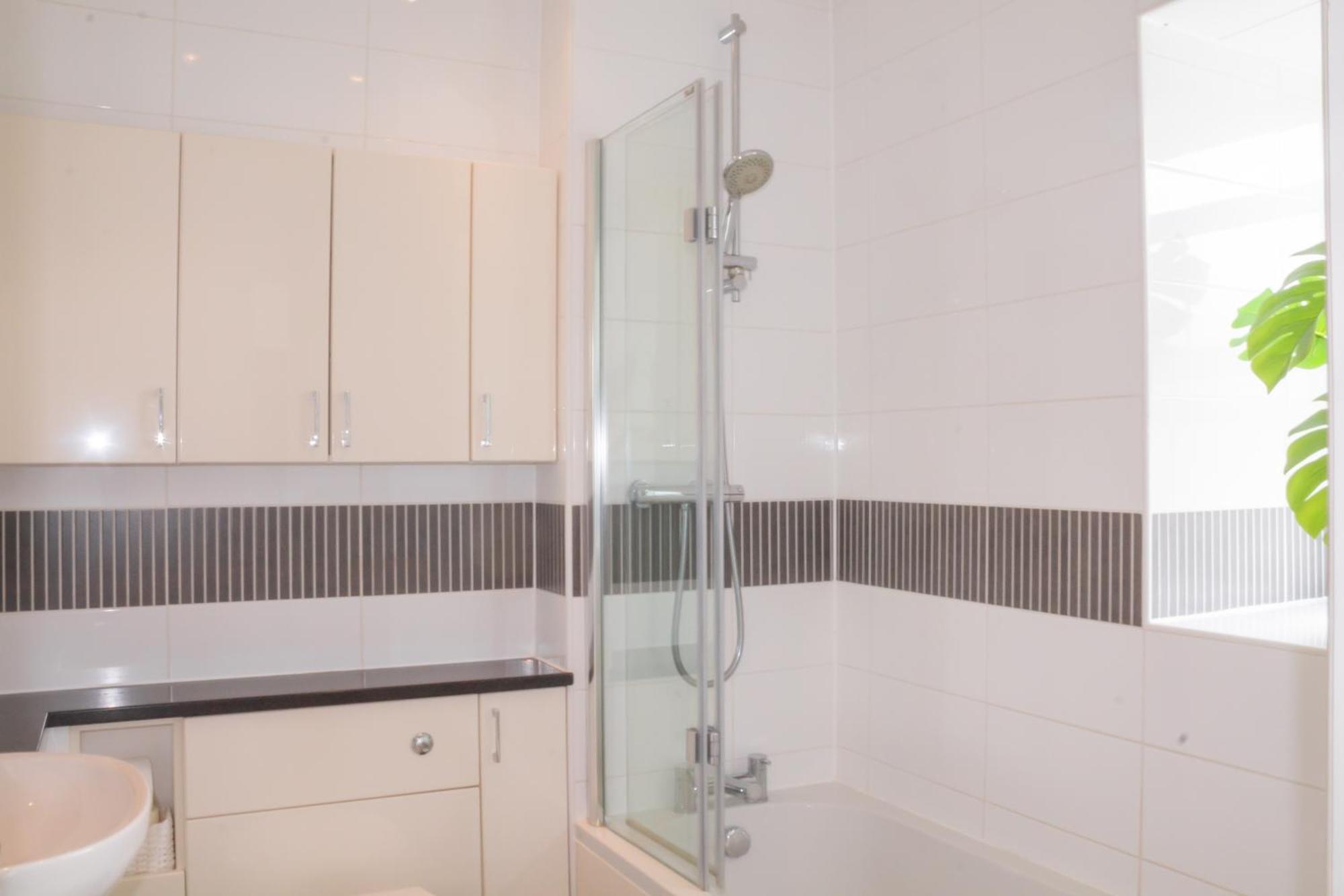 Sydney Wharf House Bath