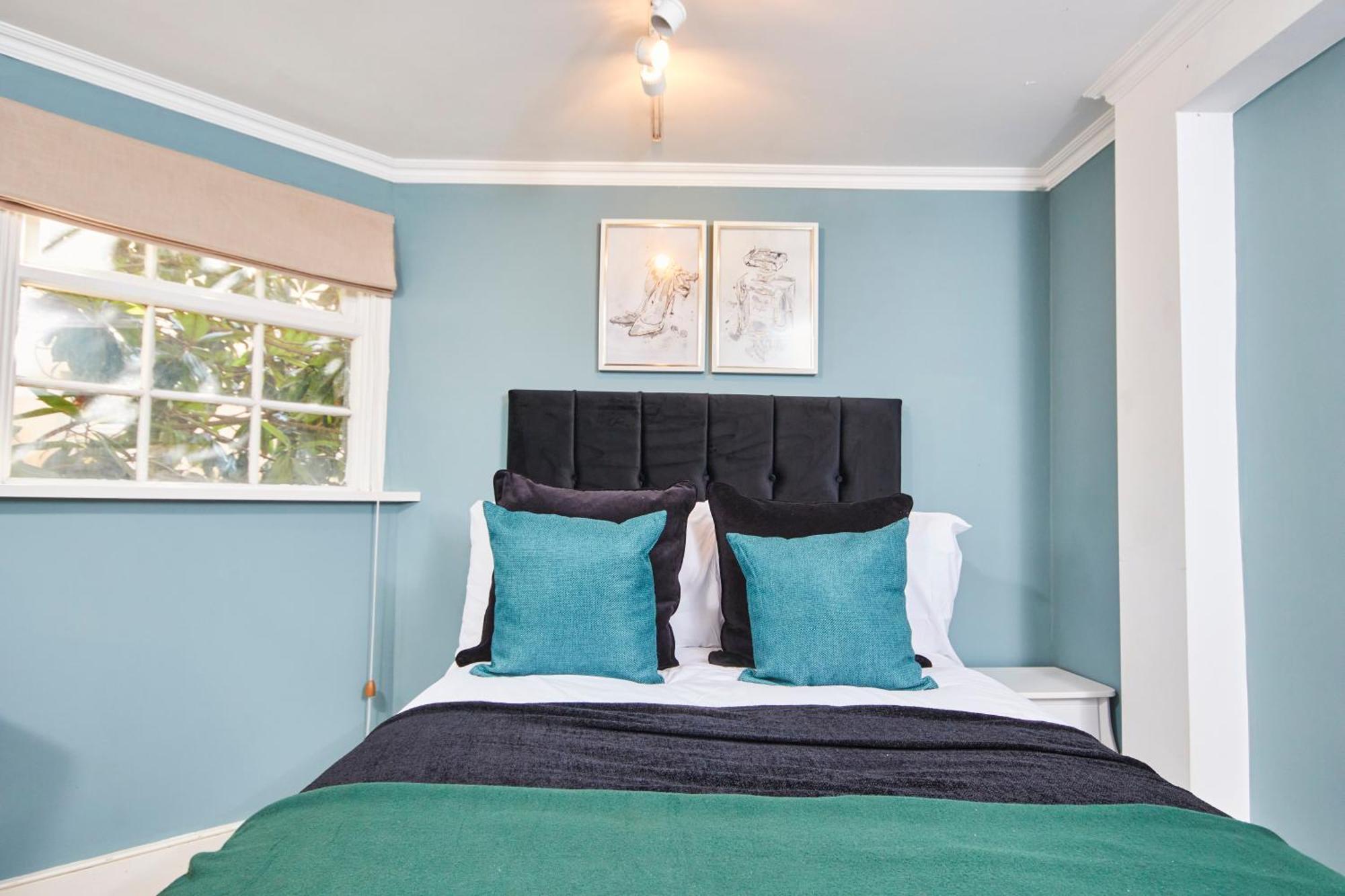 Beautiful 2bedroom 4 Actual Beds House With Wifi By Purestay Apartment