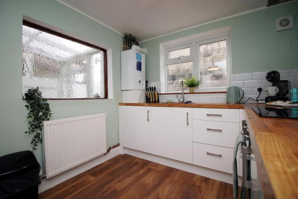 Cosy 1 Bedroom Flat - Minutes Walk To The Train Station -ideal For Contractors - Business - Family