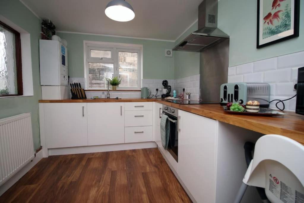 Cosy 1 Bedroom Flat - Minutes Walk To The Train Station -ideal For Contractors - Business - Family *